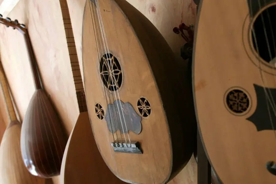 how to learn the Bouzouki