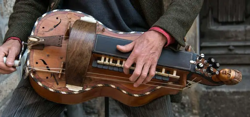 11 Great Unusual Instruments to Learn hurdy gurdy