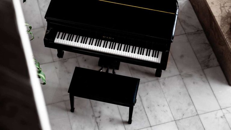 Best Piano Bench for Comfortable and Efficient Practice Sessions