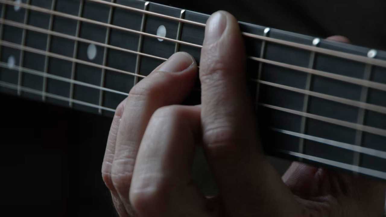 Famous Guitar Players with Small Hands 1