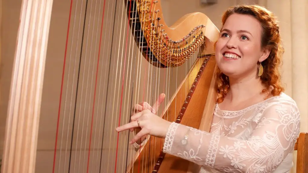 harp instrument how does it soun What Is the Difference Between a Harpist and a Harper? Exploring the Subtle Nuances