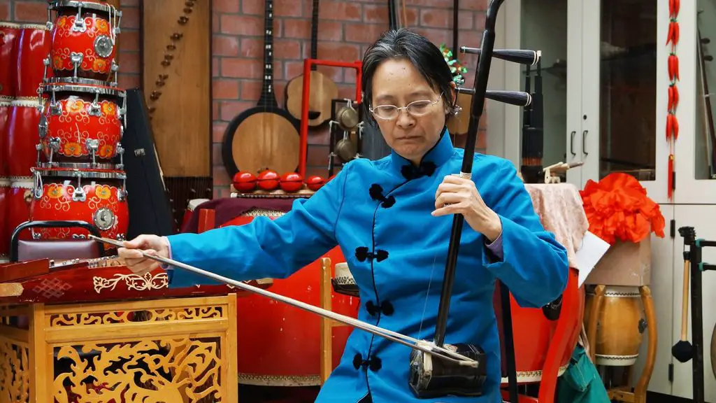 How Do You Play the Erhu? A Beginner's Guide to This Chinese String Instrument