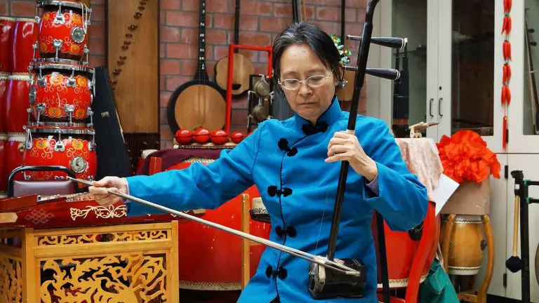 How Do You Play the Erhu? A Beginner’s Guide to This Chinese String Instrument