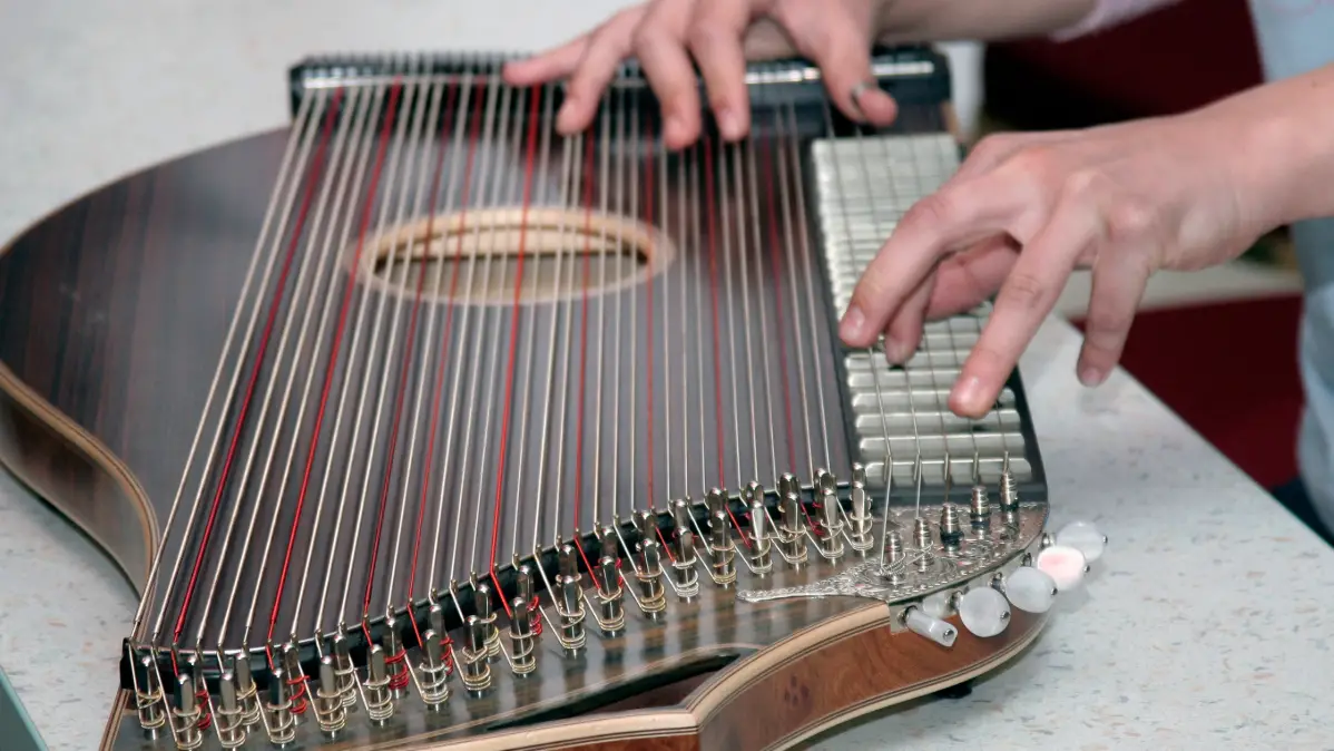 Autoharp vs Zither Comparing Stringed Instruments